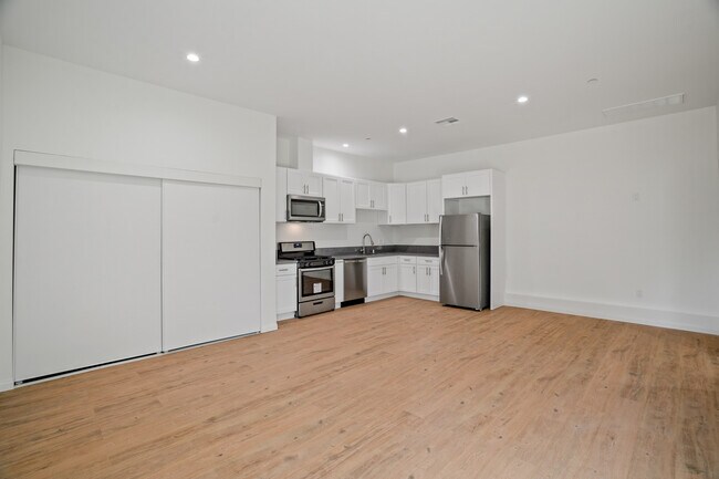 Foto del edificio - 6728 Lindley Ave