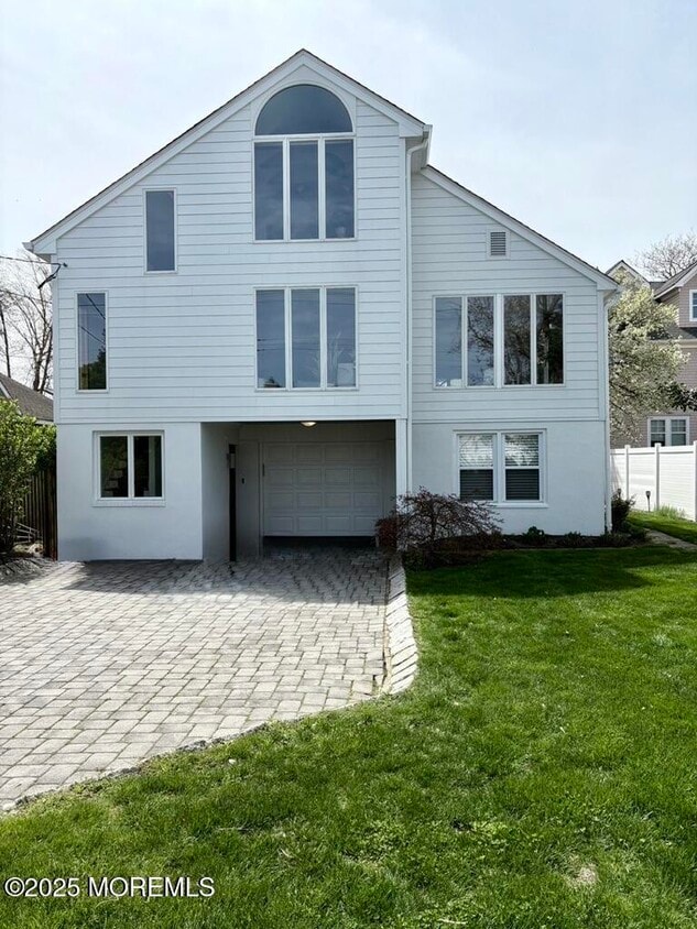 Primary Photo - 121 Bridge Ave