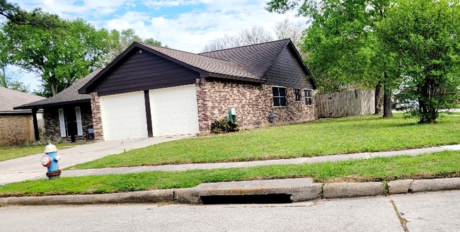 Foto del edificio - 5215 Rivertree Ln
