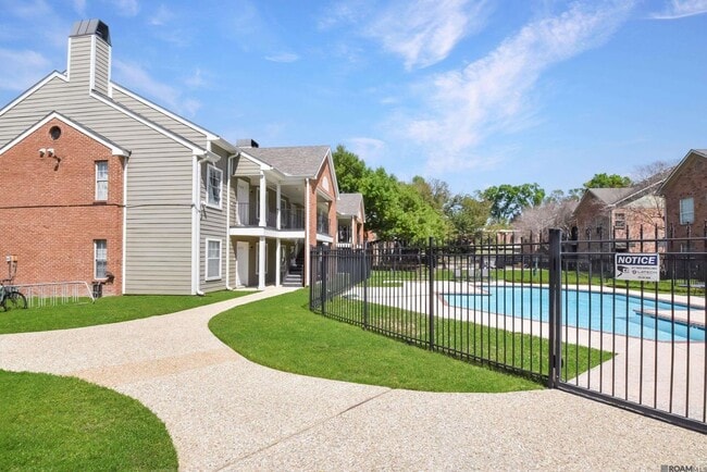 Building Photo - 141 E Boyd Dr