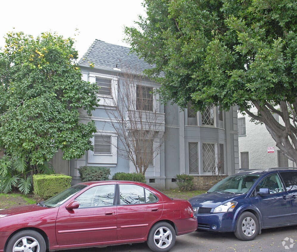 Foto del edificio - 458-462 1/2 N Orange Grove Ave