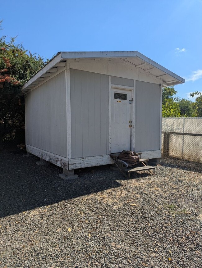 Building Photo - Newly remodeled
