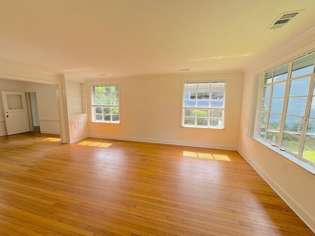 Foto del edificio - 610 E 56th St