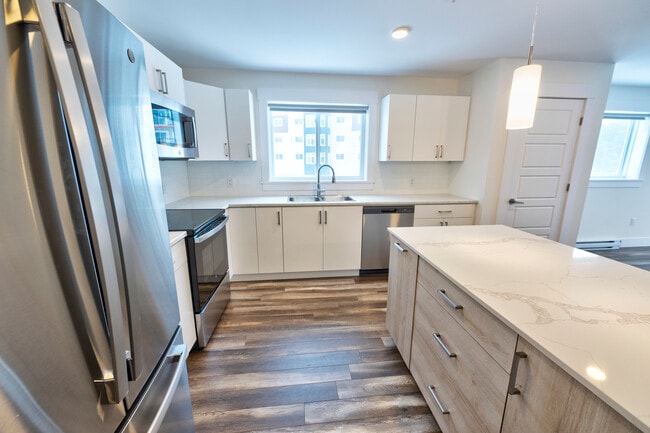Building Photo - Manhattan Drive Community