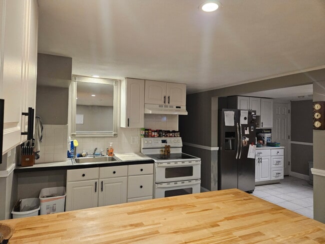 Building Photo - 71 Leitha Dr