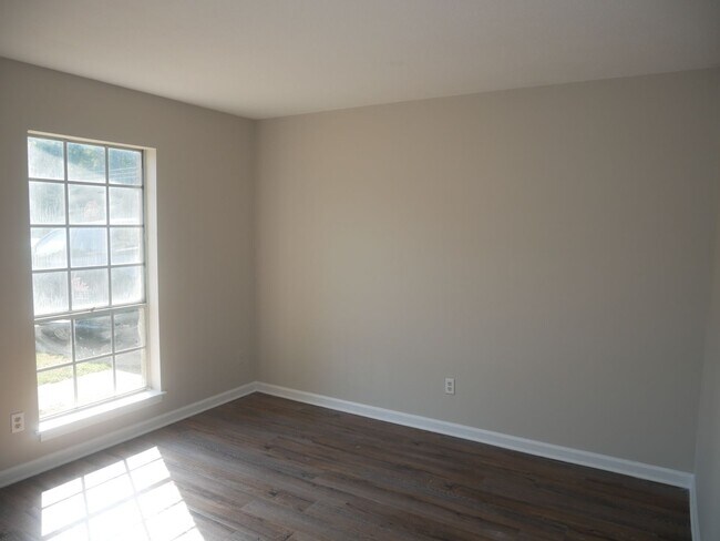 Foto del edificio - 8015 Ashbrook Dr