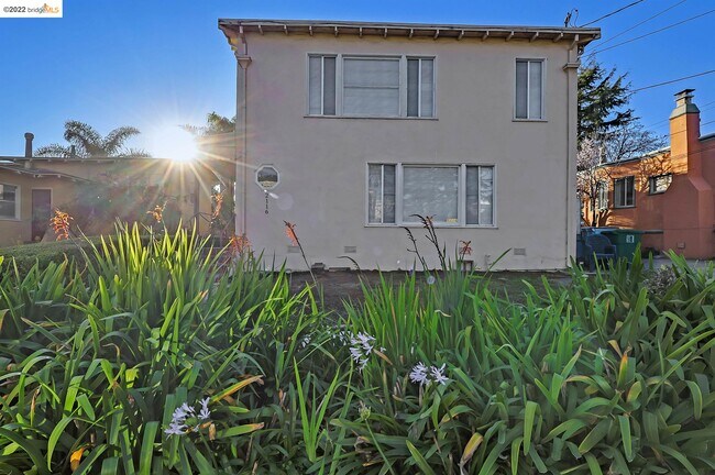 Building Photo - 2116 California St