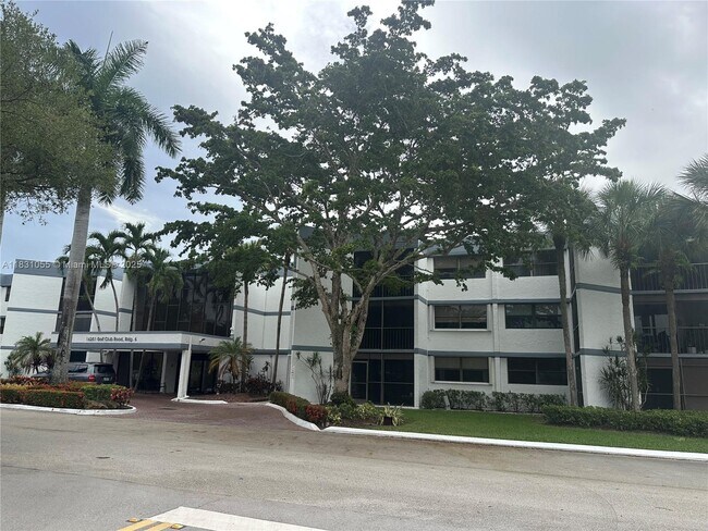 Foto del edificio - 16251 Golf Club Rd