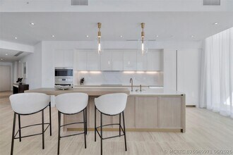 Building Photo - 525 N Fort Lauderdale Beach Blvd