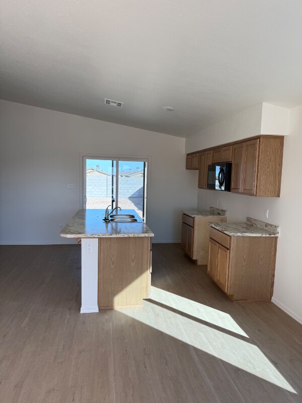 Foto del edificio - 7962 E 47th St