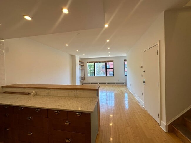 Building Photo - 82 Visitation Pl