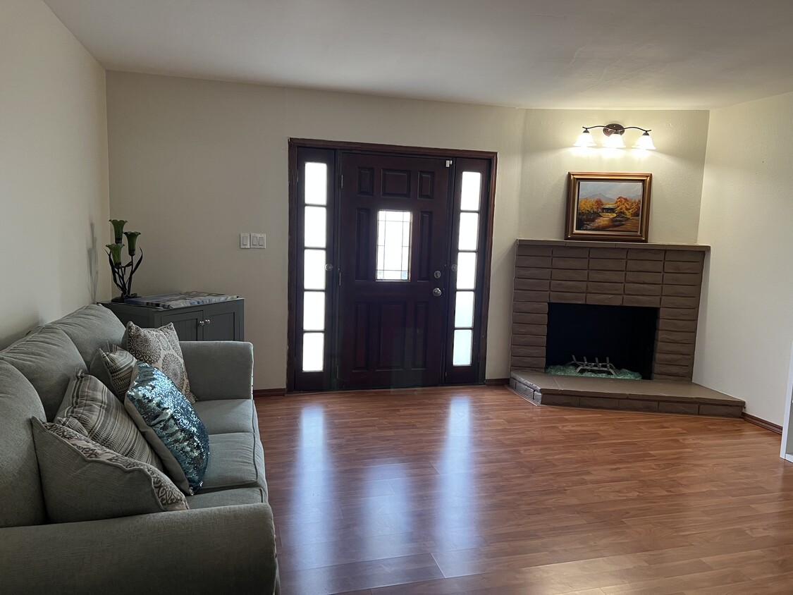 Primary Photo - 704 G St