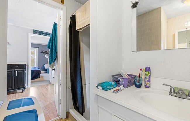 Building Photo - 58 Read Ave