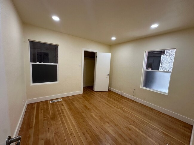 Building Photo - 108 Roff Way