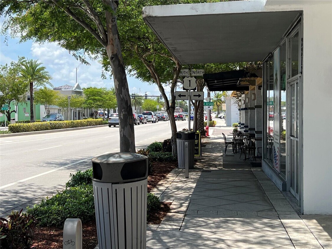 Primary Photo - 2219 E Atlantic Blvd