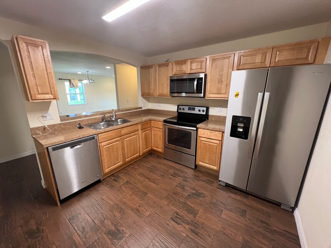 Building Photo - 1606 Javier St