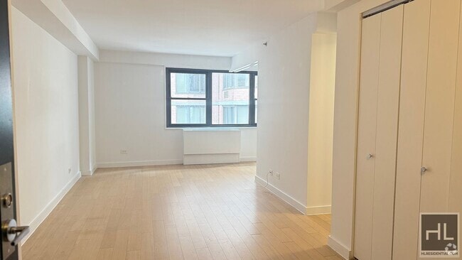 Building Photo - East 39th Street