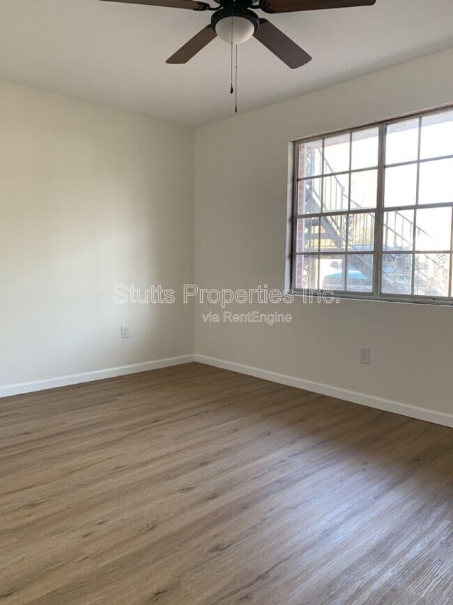 Foto del edificio - 927 Sherrod Ave