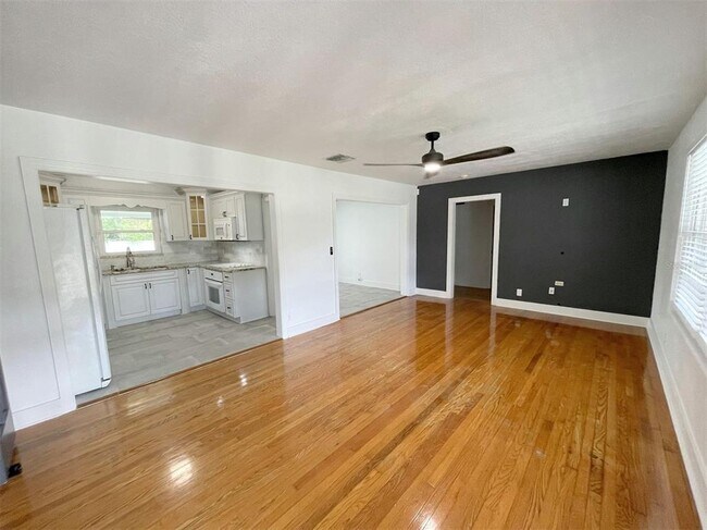 Foto del edificio - 3815 W North B St