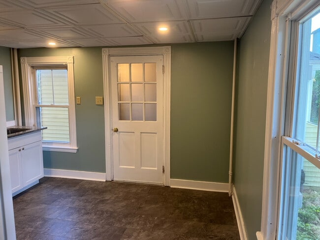 Building Photo - 24 Rowe Ave