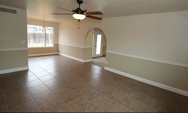 Foto del edificio - 4693 E Church Ave