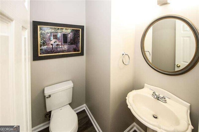 Foto del edificio - 121 Stoneforest Dr