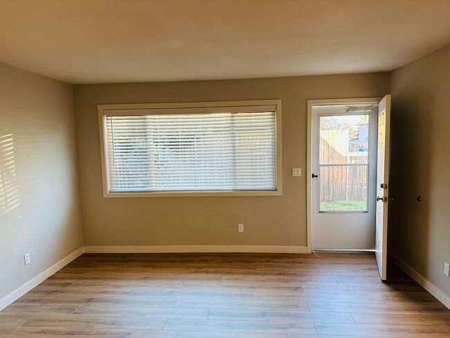 Building Photo - Beautifully Remodeled Downtown Camas Home