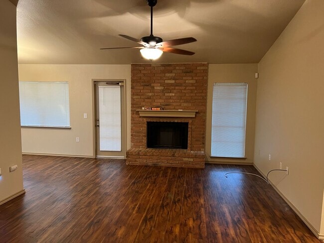 Foto del edificio - 8214 Spring Town St