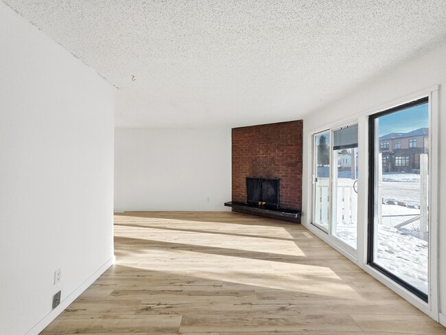 Photo du bâtiment - 240-230 30 Ave NE