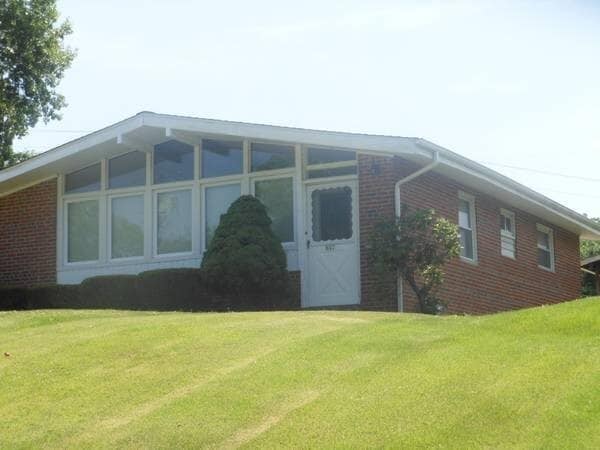 Two Bedroom Home with Large Yard and Updat... - Two Bedroom Home with Large Yard and Updat...