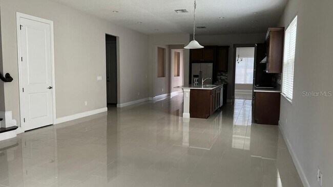 Building Photo - 10349 Royal Cypress Way