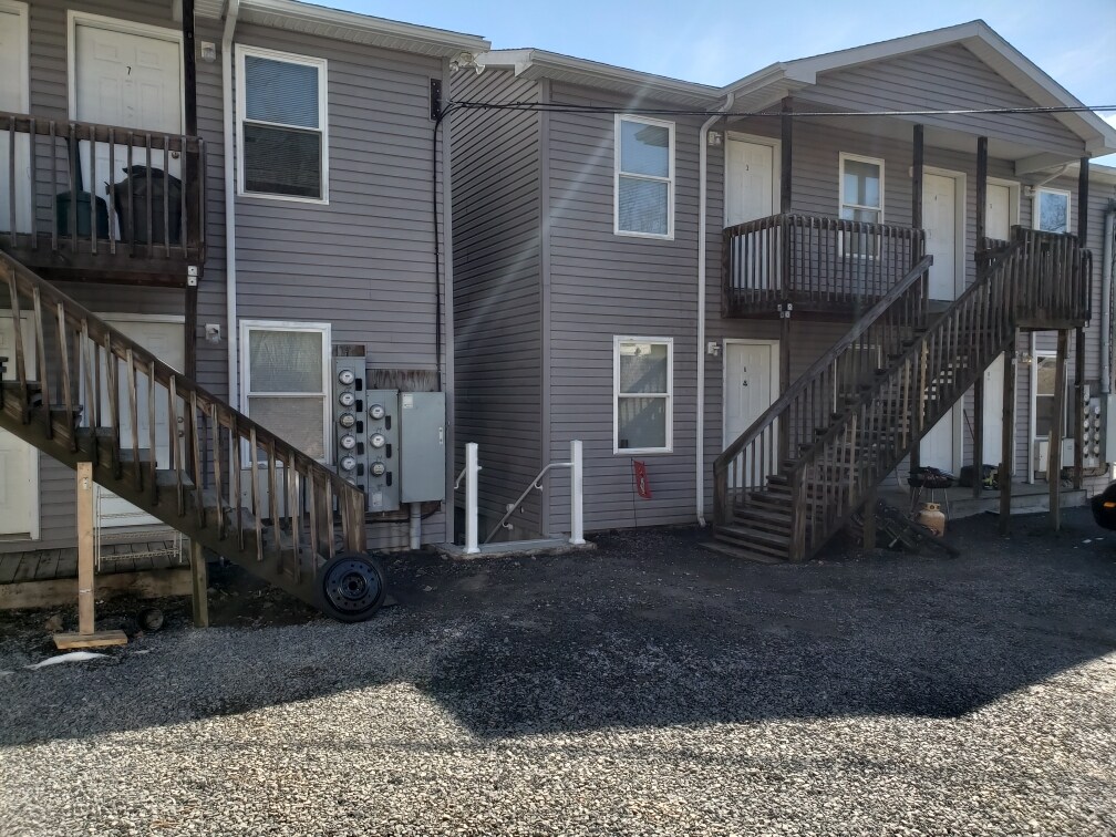 1369 Locust Ave, Fairmont, WV 26554 Apartments Fairmont, WV