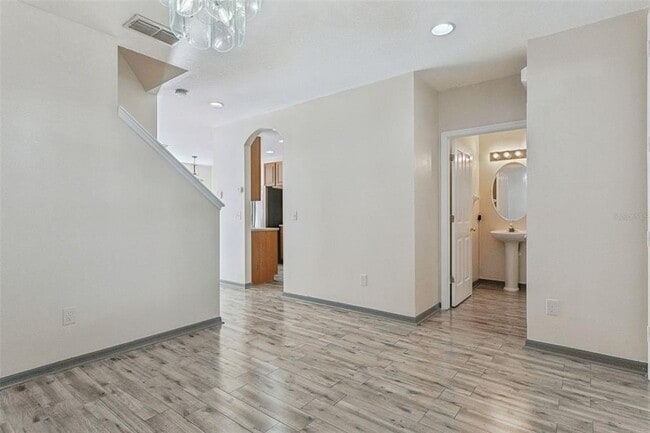 Building Photo - 6215 S Chickasaw Trail