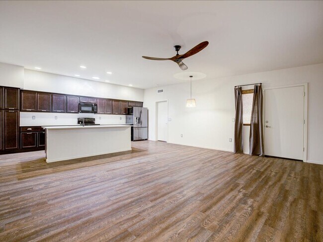 Building Photo - 2 Bedroom 2 Bathroom