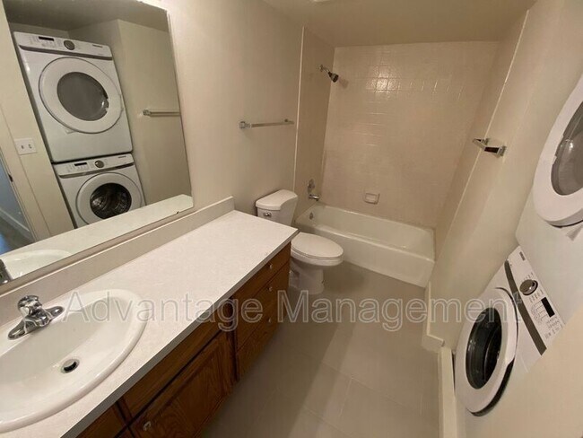 Foto del edificio - 2244 N Canyon Rd