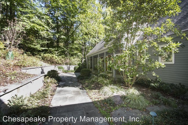 Foto del edificio - 1707 S Harbor Ln