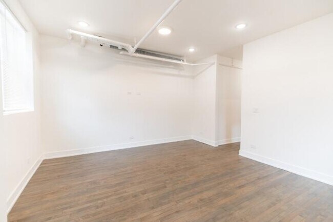 Building Photo - 1 bedroom in CHICAGO IL 60660