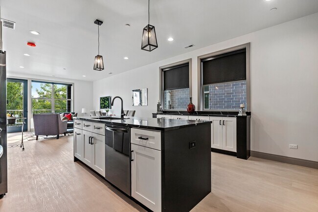 Foto del edificio - 4050 S Indiana Ave