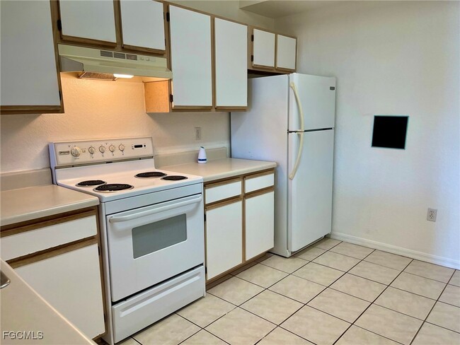 Building Photo - 6330 Aragon Way