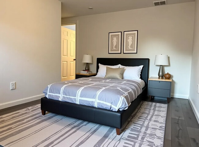 Foto del edificio - 2351 Longhorn St