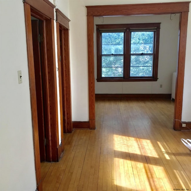 Foto del edificio - 44 Southern Blvd