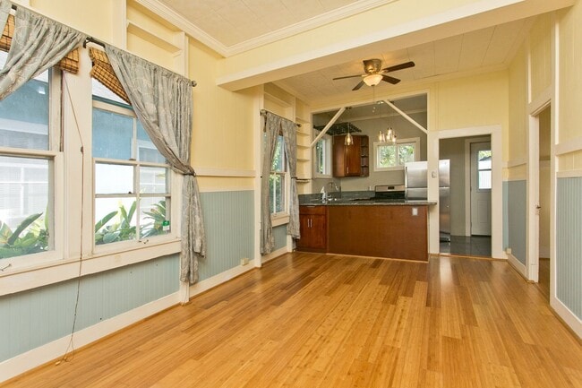 Building Photo - Cozy 2 BD Lower Kalihi NO PARKING