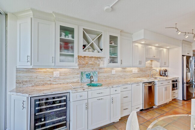 Building Photo - 5550 N Ocean Dr