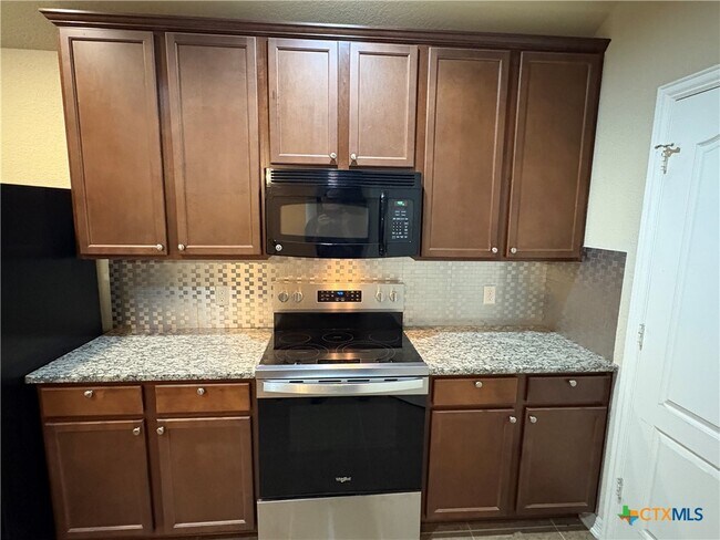 Foto del edificio - 374 Posey Pass