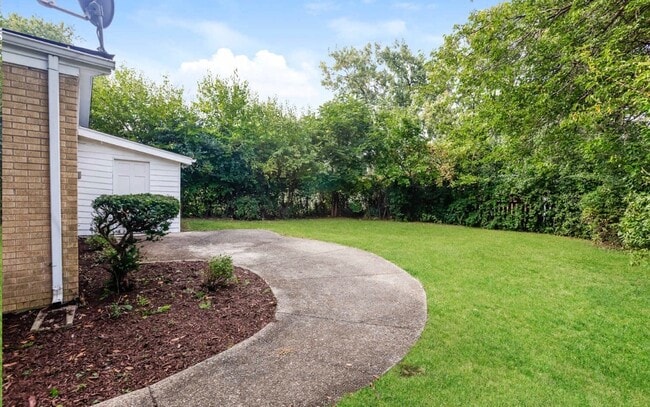 Foto del edificio - 1464 Deerfield Rd