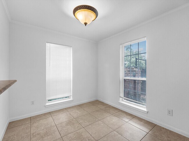 Building Photo - 6402 Del Monte Dr