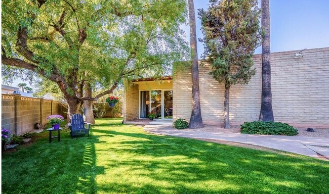 Building Photo - 4352 N 36th Plz