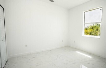 Building Photo - 2427 Mansfield Ave S