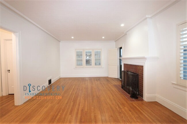 Foto del edificio - 841 Warfield Ave