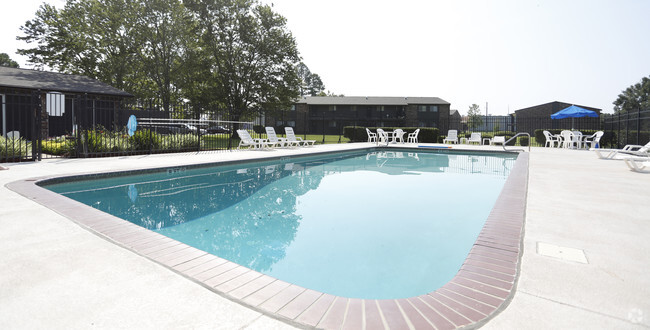 Piscina - Pinewoods Apartments